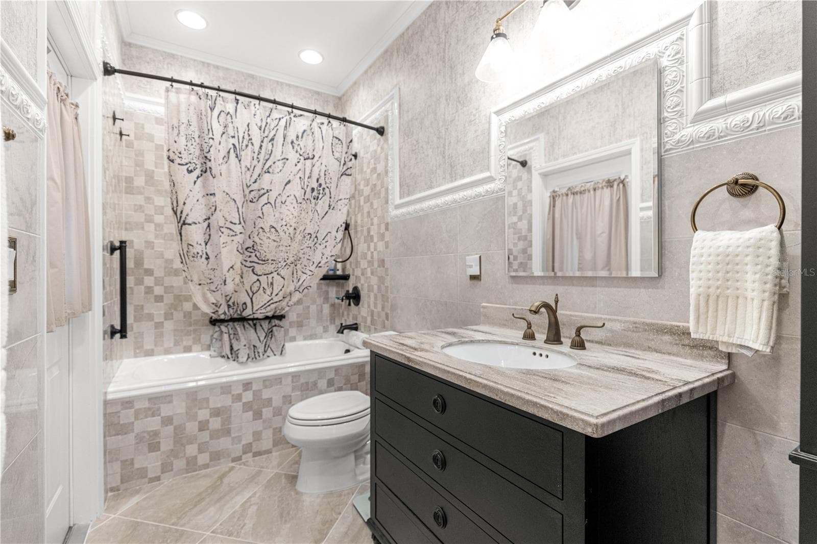 GUEST BATH - 9041 SW 14TH AVE, OCALA