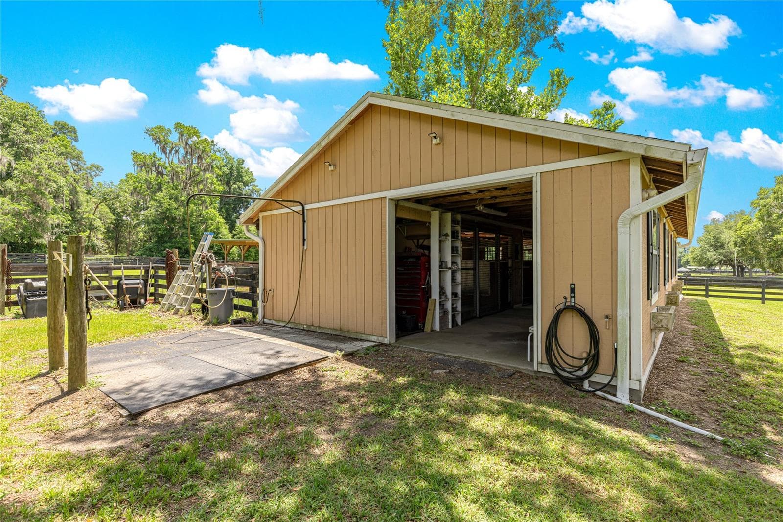 WASH RACK WITH HOT AND COLD WATER - 9041 SW 14TH AVE, OCALA