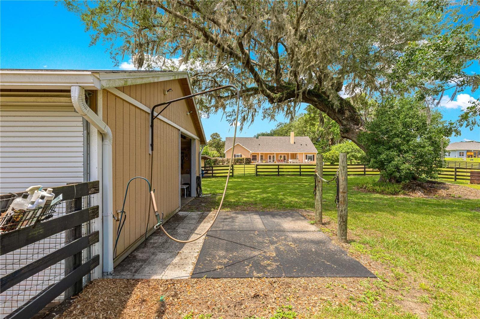 Matted Stalls - 9041 SW 14TH AVE, OCALA