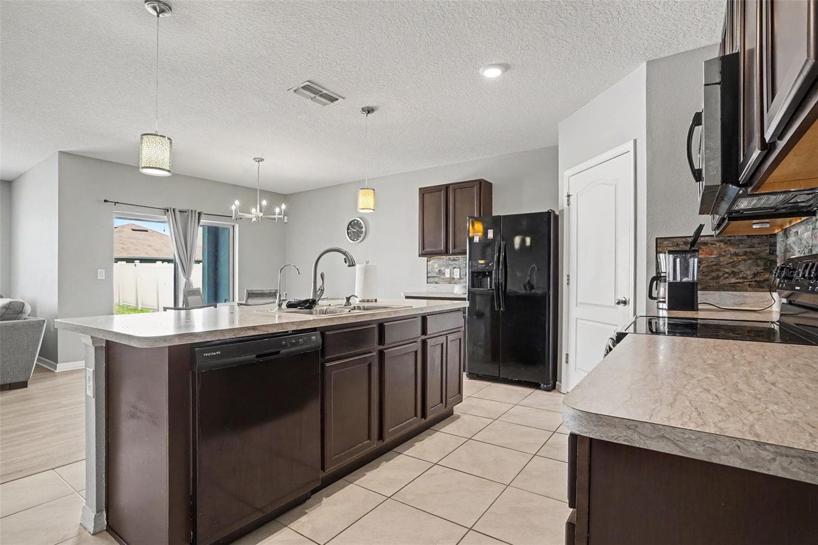 Single Family Residence at 911 WATERVILLE DR, AUBURNDALE, photo 7 of 38