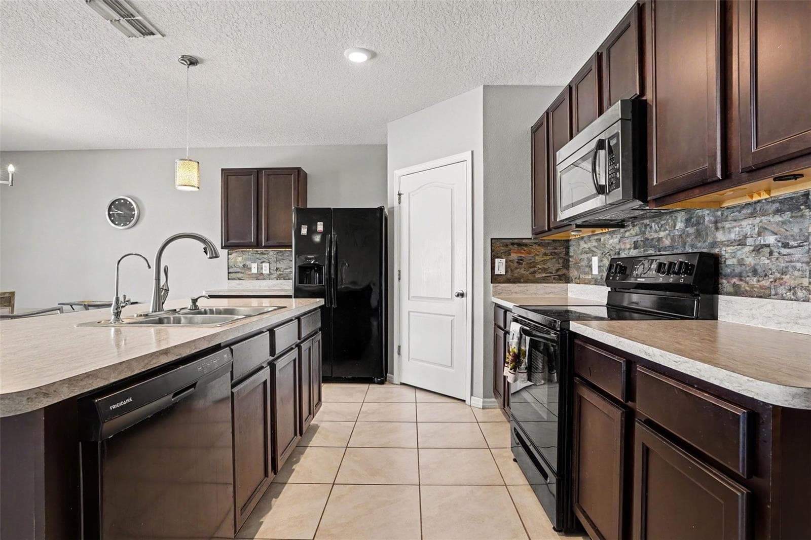 Single Family Residence at 911 WATERVILLE DR, AUBURNDALE, photo 9 of 38