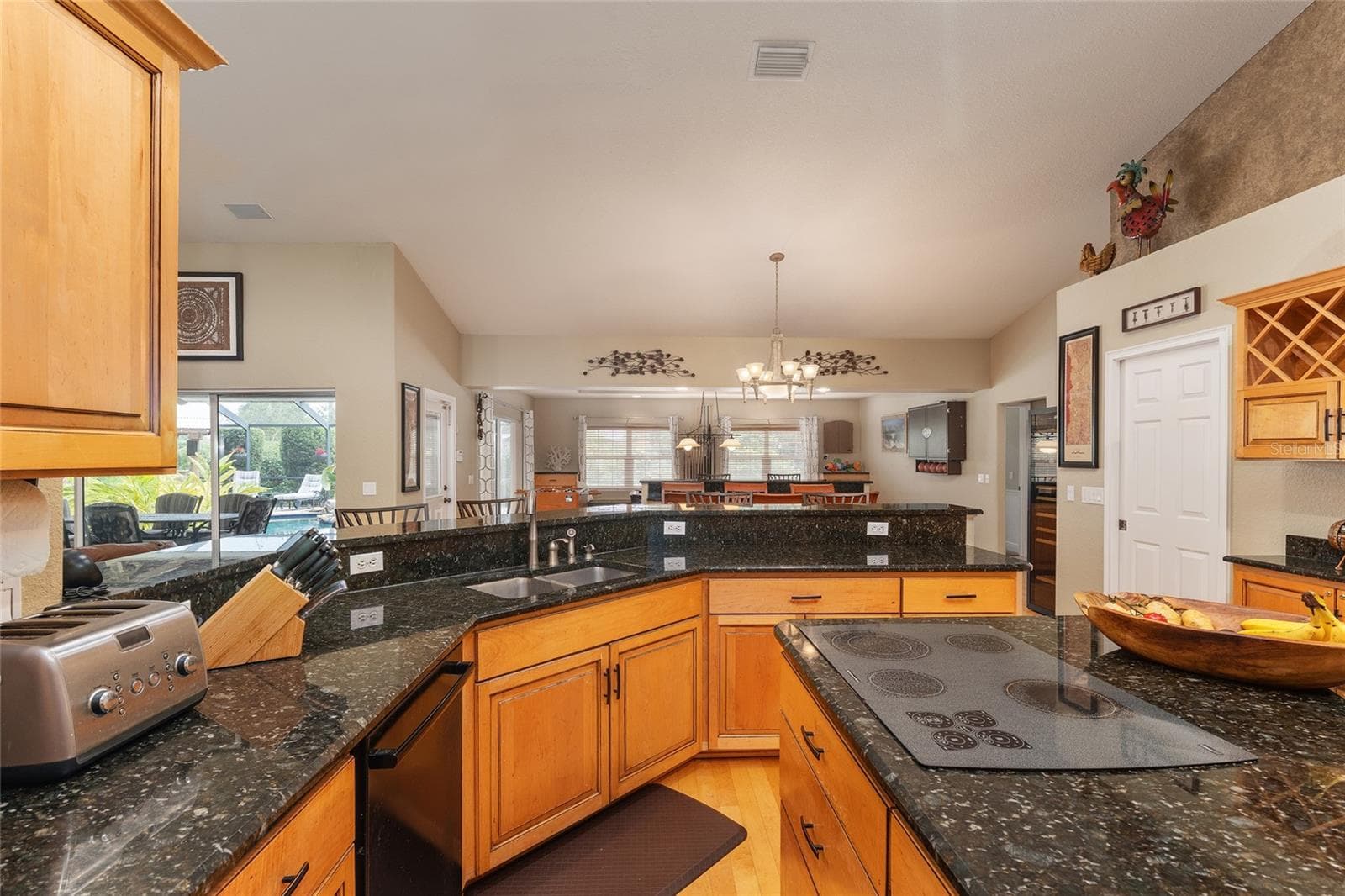 Stove top in island - 29 SE OCALE WAY, SUMMERFIELD