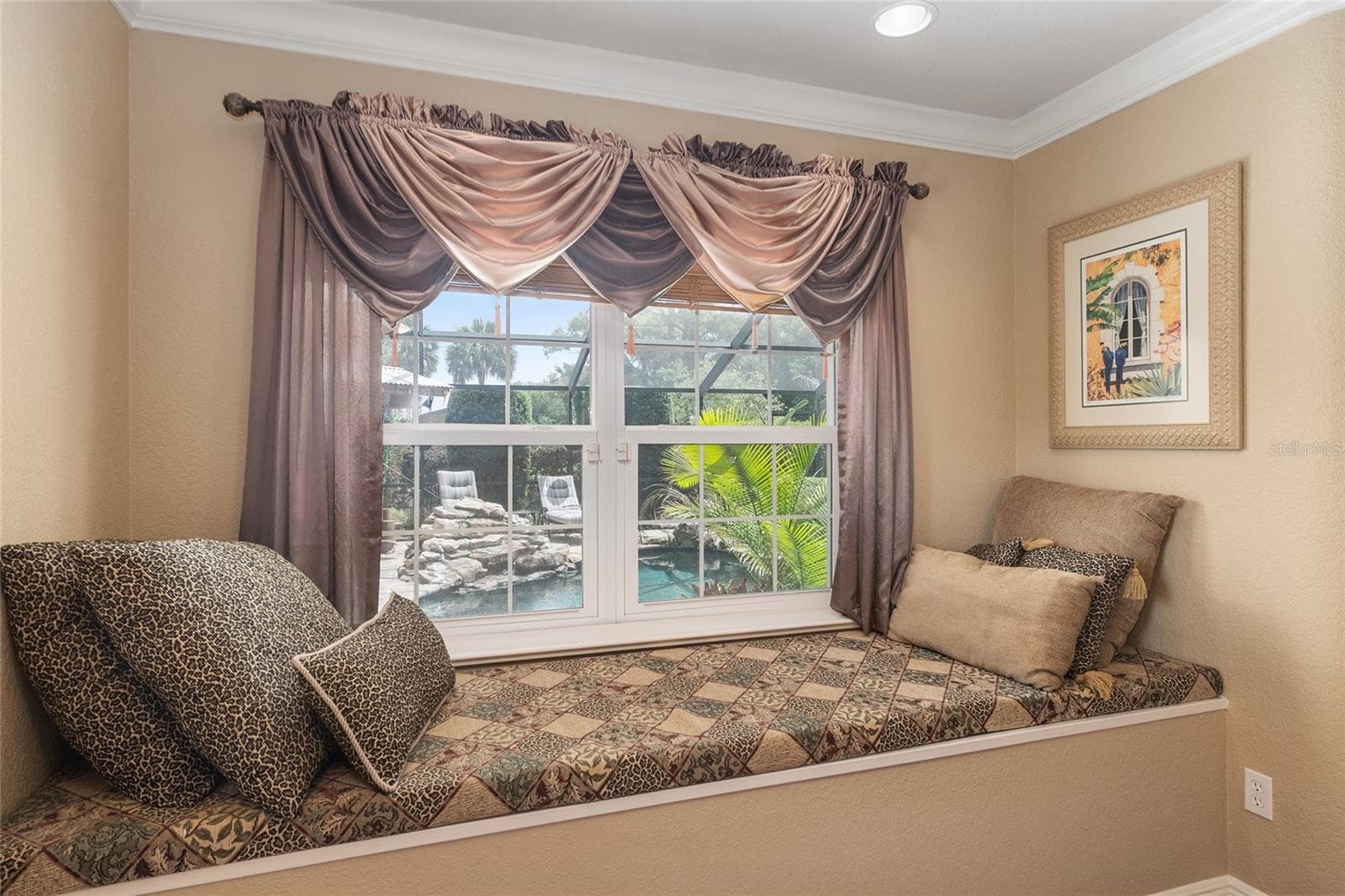 Primary bedroom window seat with storage - 29 SE OCALE WAY, SUMMERFIELD