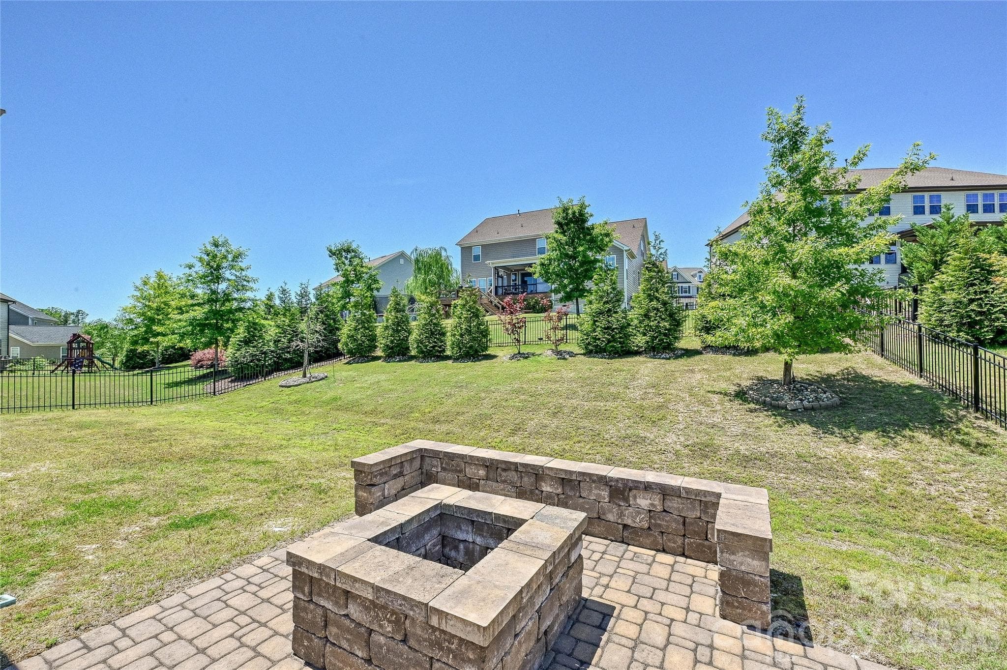 Fantastic fenced in backyard - Charlotte