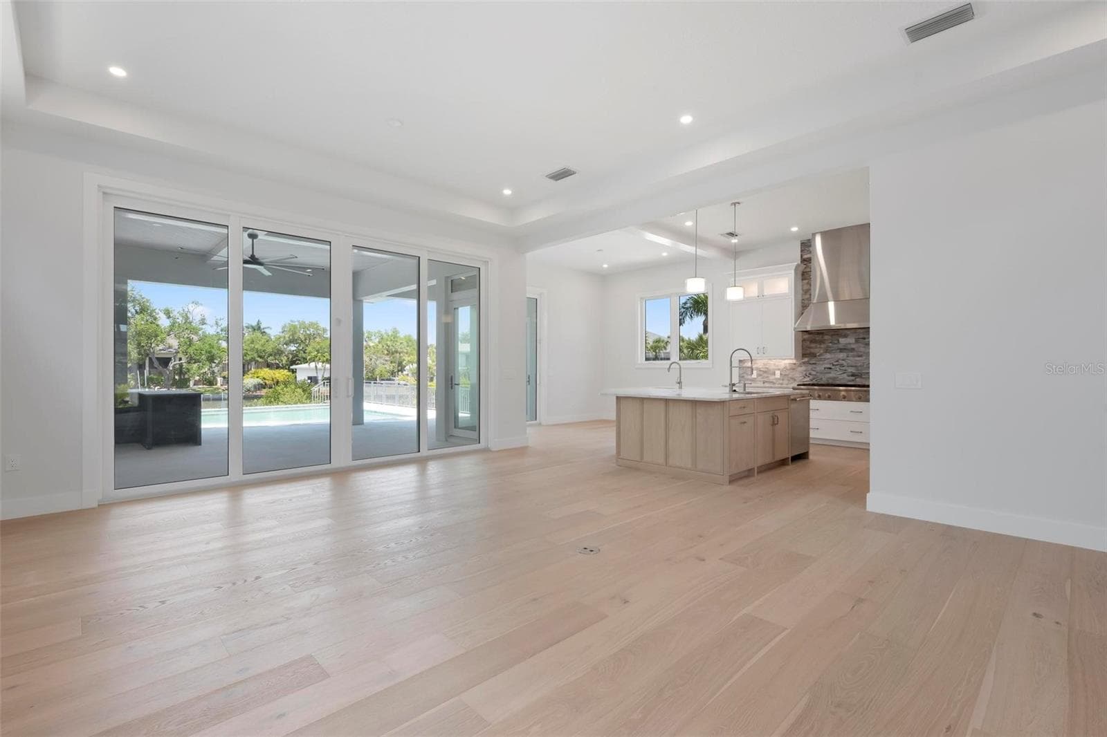 Single Family Residence at 533 VENICE LN, SARASOTA, photo 9 of 100