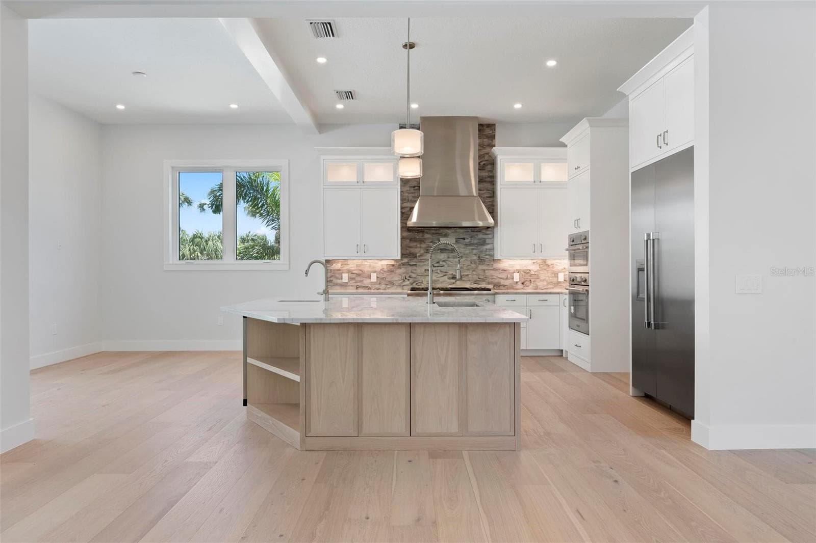 Single Family Residence at 533 VENICE LN, SARASOTA, photo 23 of 100