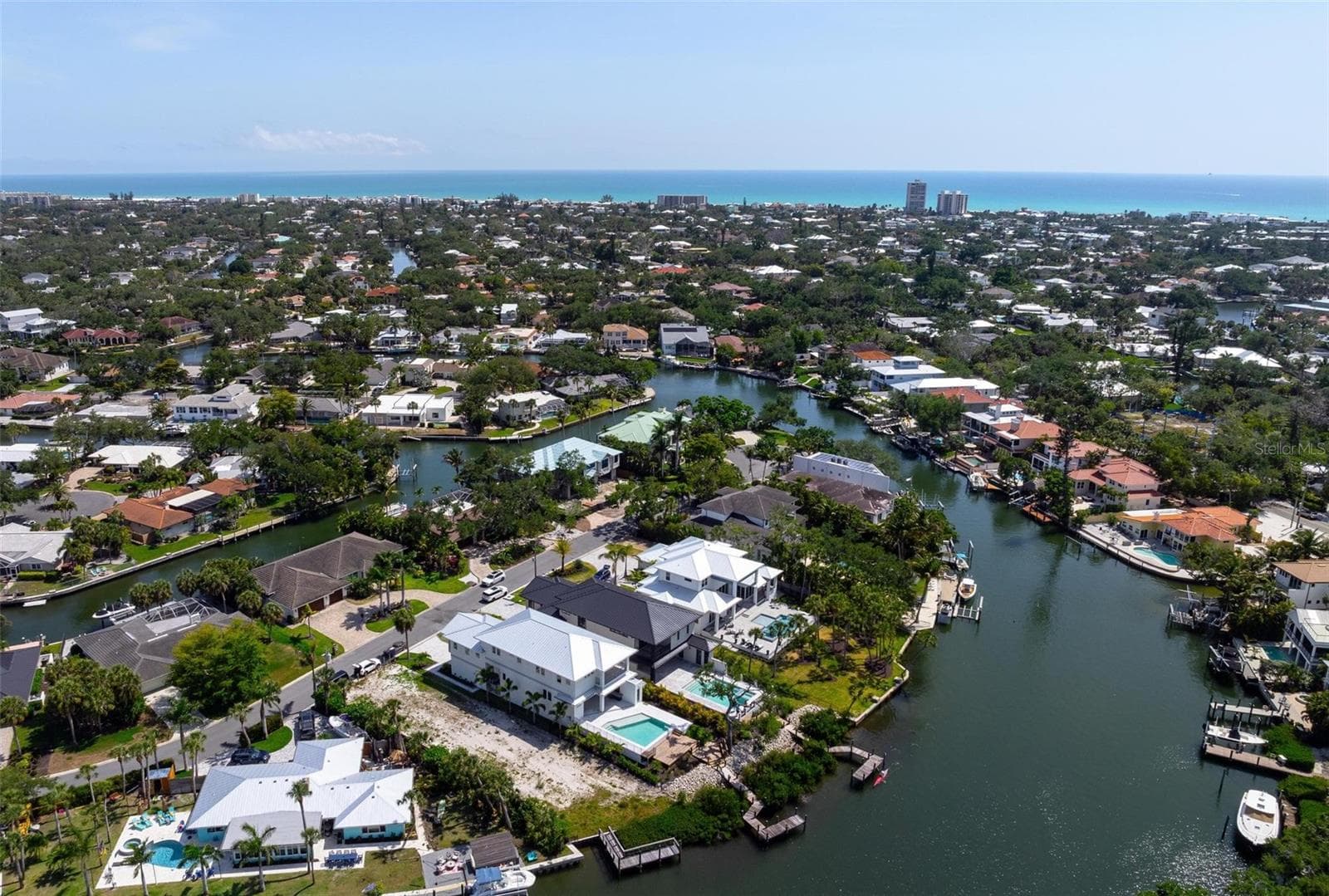 Single Family Residence at 533 VENICE LN, SARASOTA, photo 90 of 100