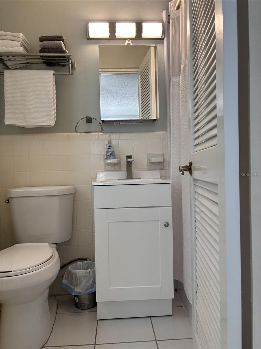 Condominium at 170 ROOSEVELT DR #8, SARASOTA, photo 6 of 23