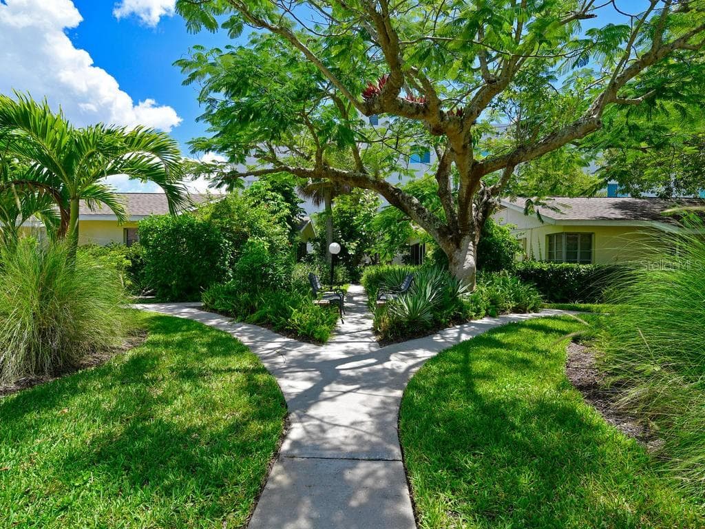 Condominium at 170 ROOSEVELT DR #8, SARASOTA, photo 12 of 23