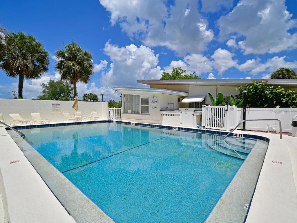 Condominium at 170 ROOSEVELT DR #8, SARASOTA, photo 13 of 23