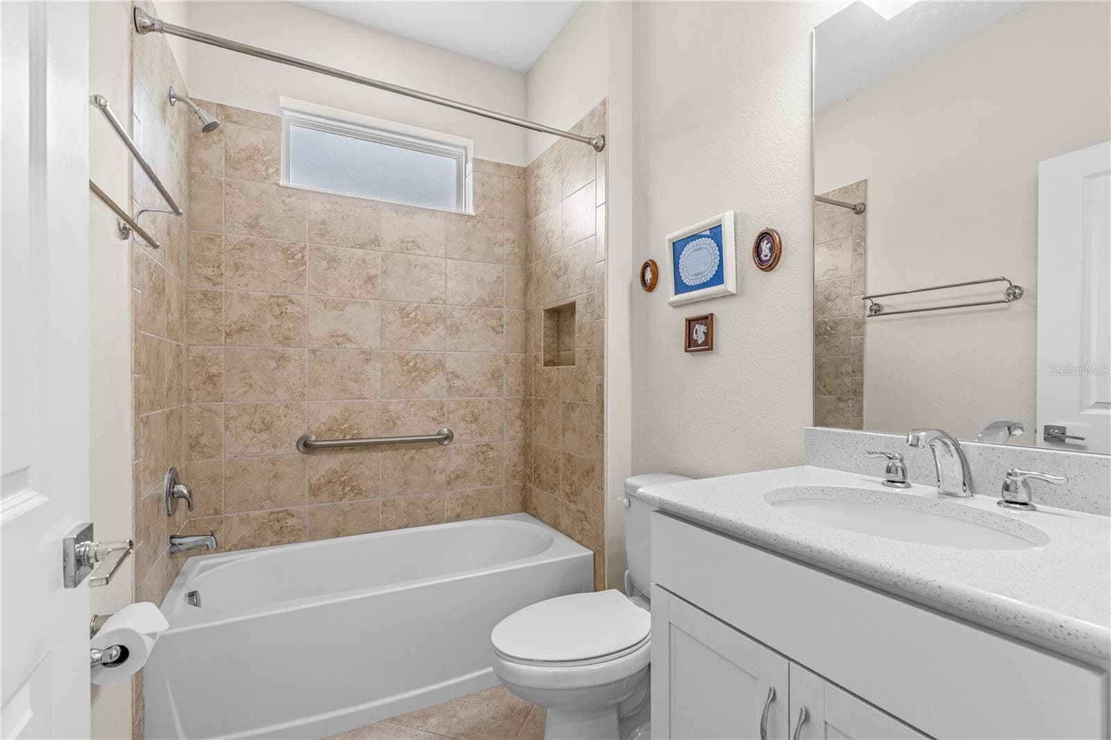 Guest Bath - 466 MARGARITAVILLE AVE, DAYTONA BEACH