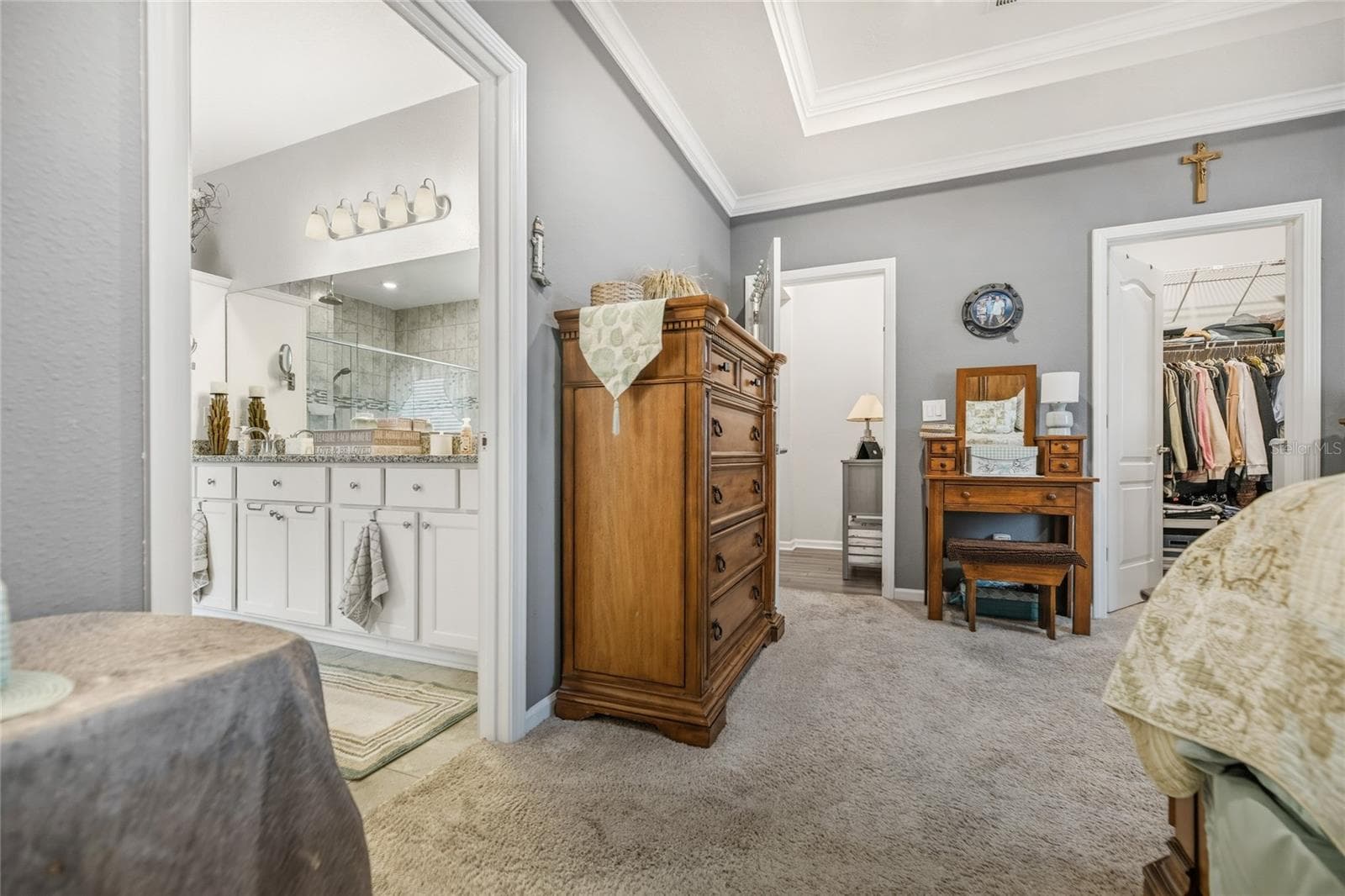 View into the ensuite bath - 31 OLIVINE CT, ST AUGUSTINE