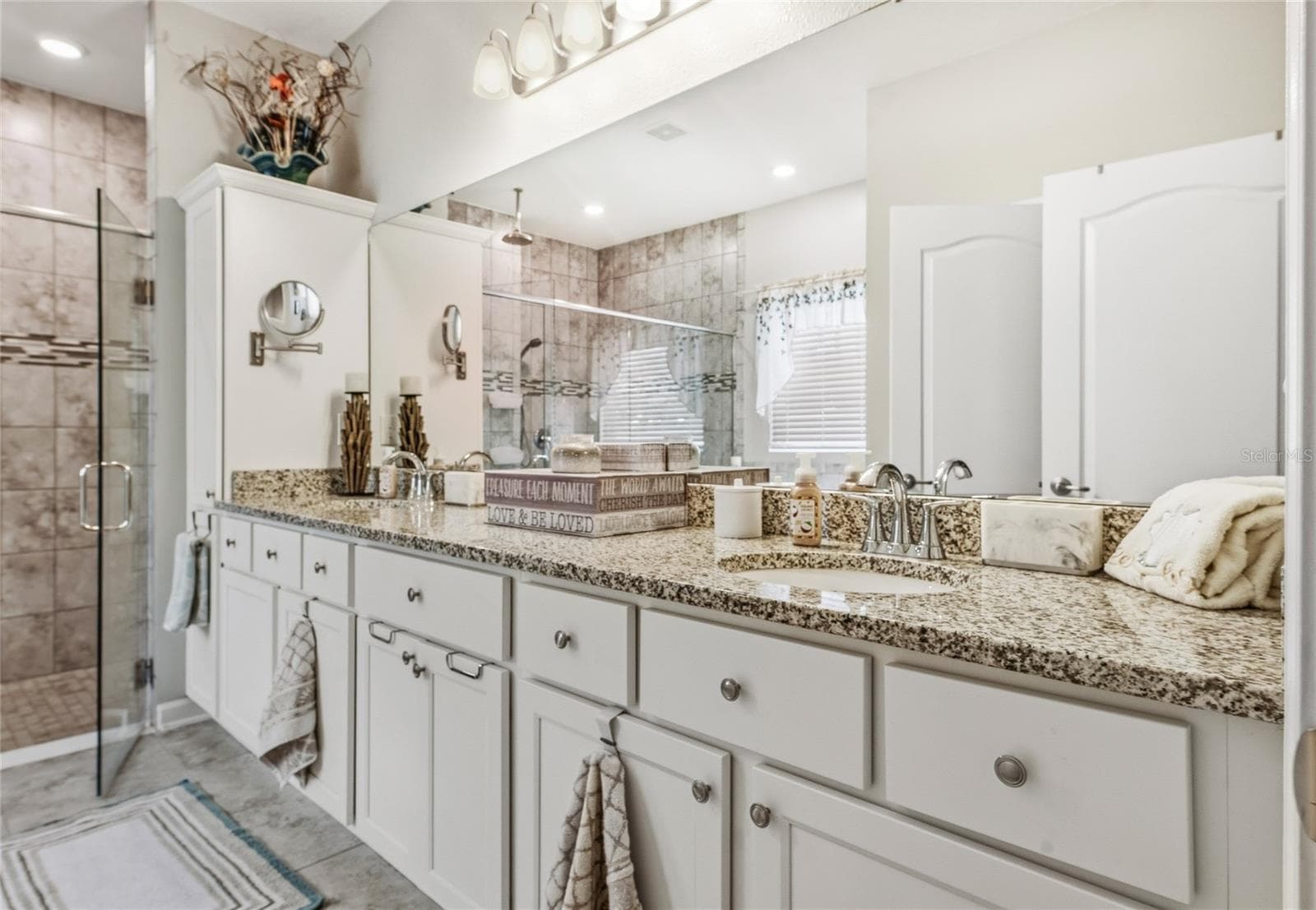 Double Vanities - 31 OLIVINE CT, ST AUGUSTINE