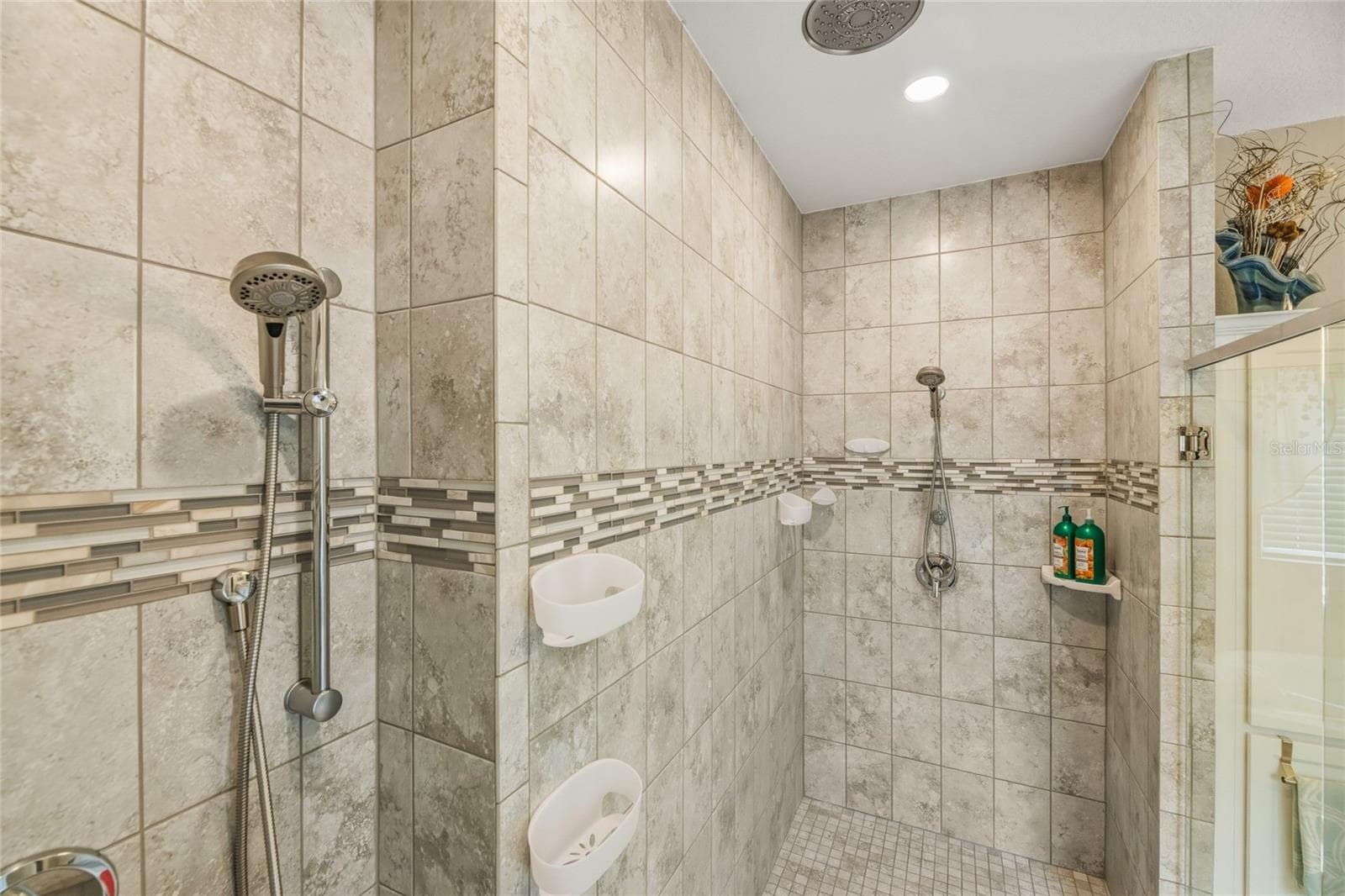 Three Shower Options in here - 31 OLIVINE CT, ST AUGUSTINE
