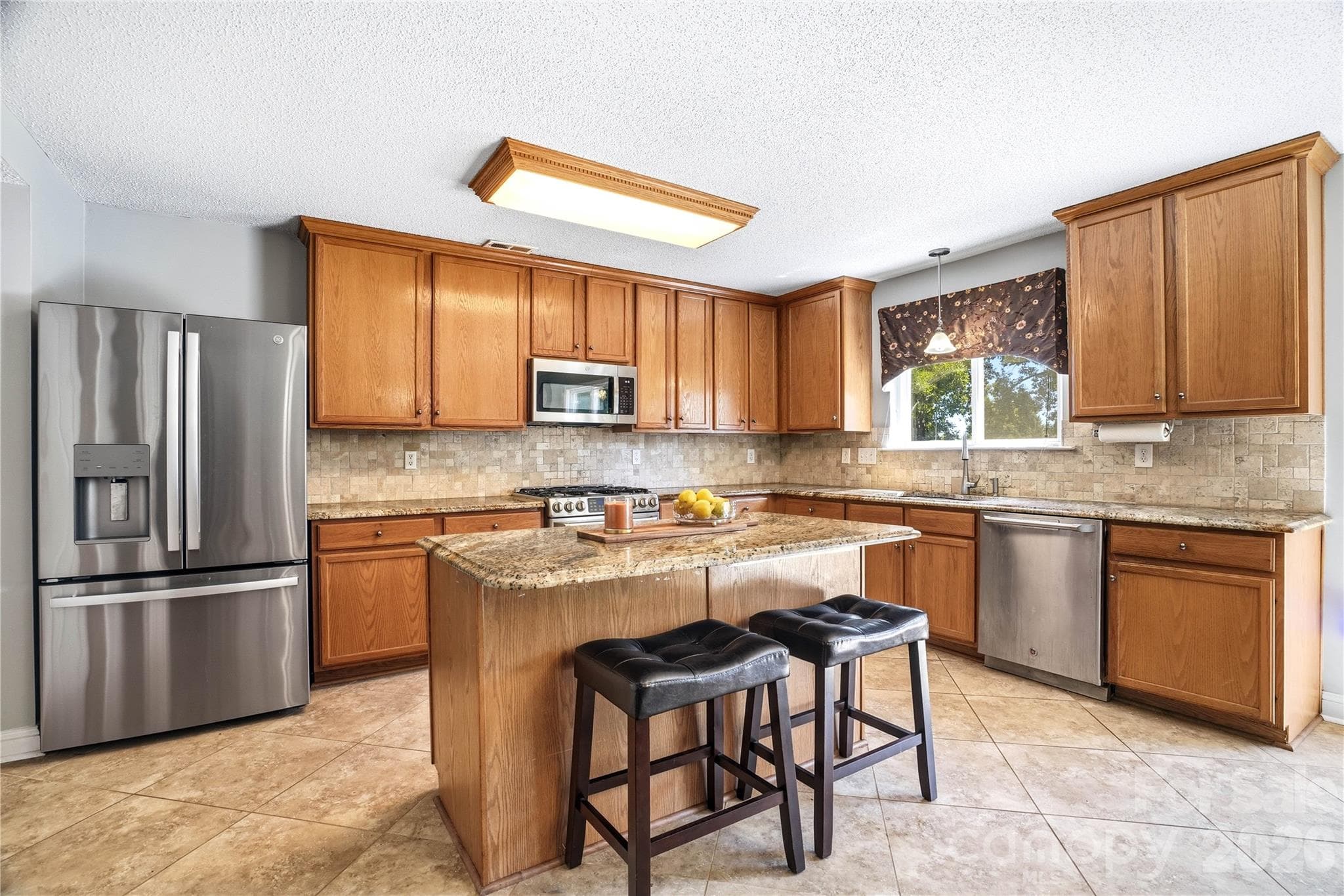 Large Island for gatherings - 13310 Pontchatrain Avenue, Charlotte