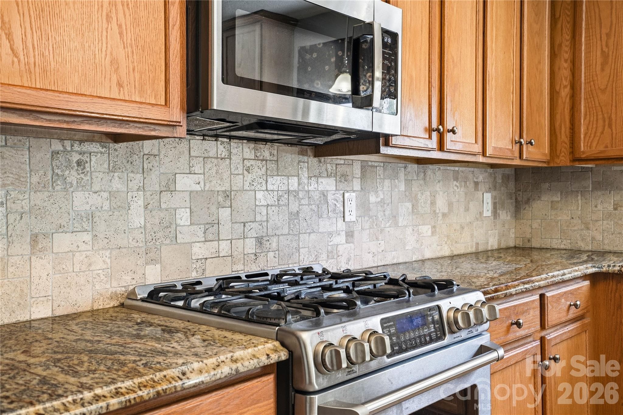 Gas range - a chef's dream - 13310 Pontchatrain Avenue, Charlotte