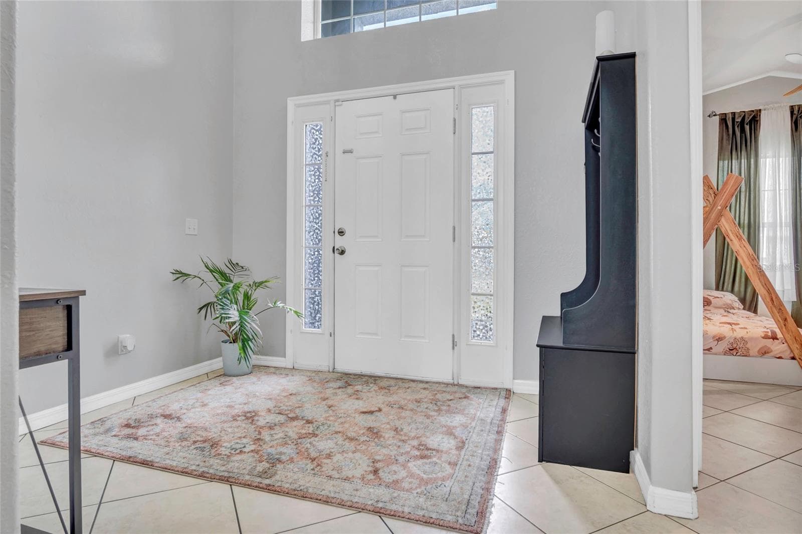 Front entry way inside view - 8335 ADELE RD, LAKELAND
