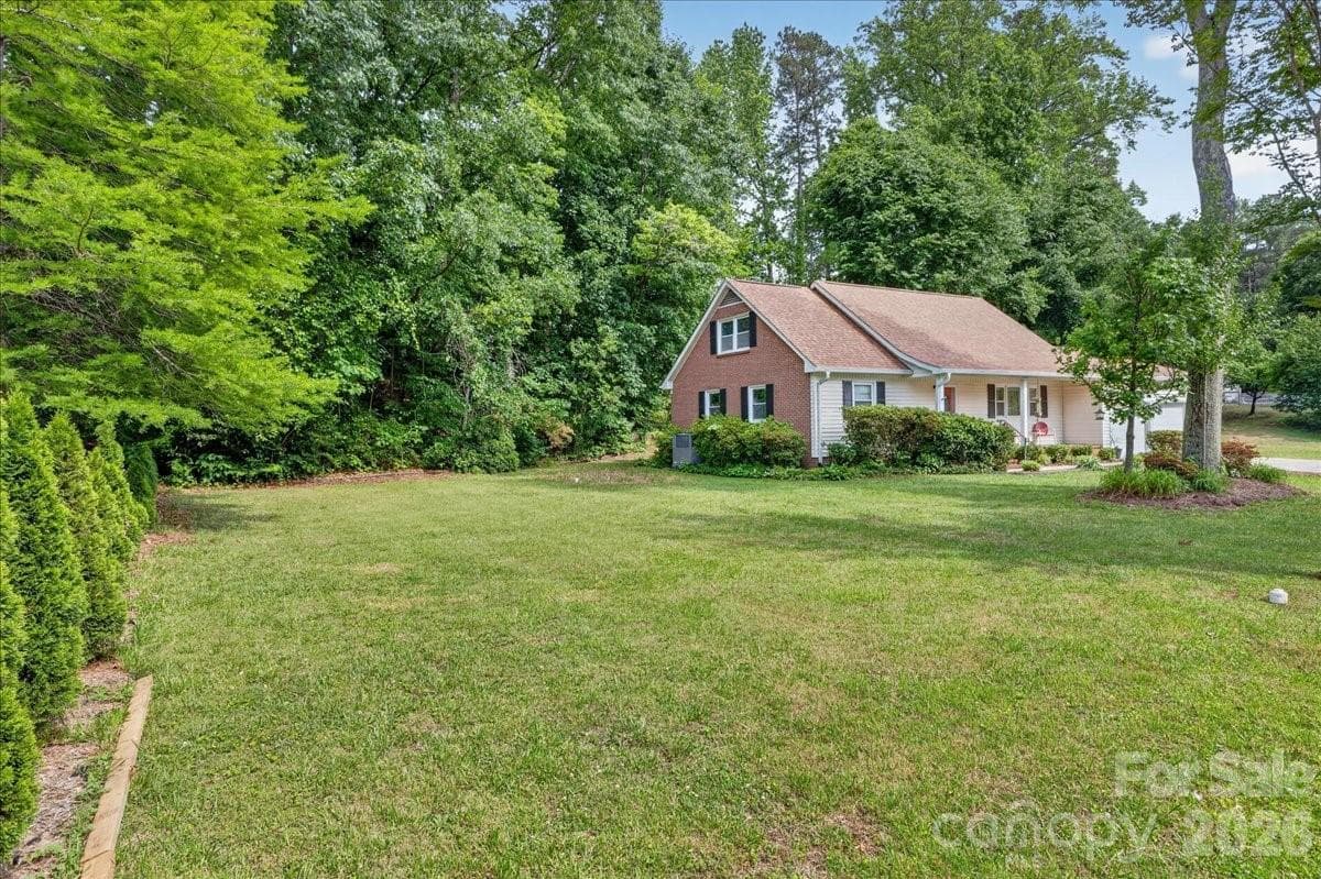 Single Family Residence at 1303 Wildwood Drive, Kannapolis, photo 3 of 23