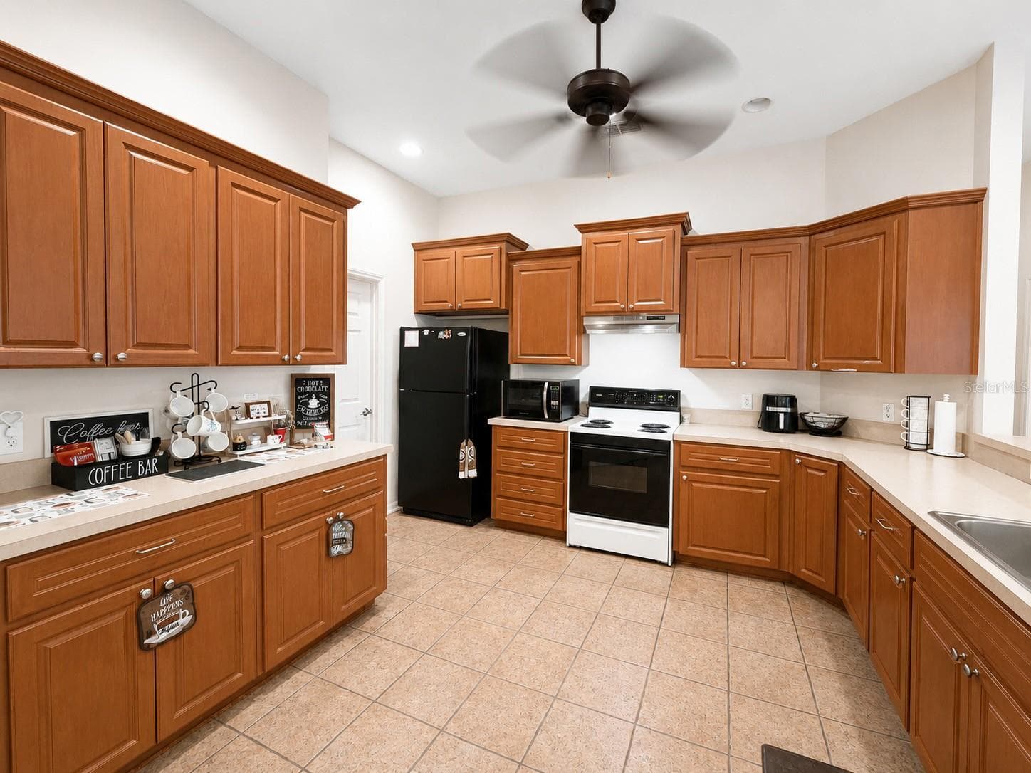Single Family Residence at 5635 CANVASBACK CT, LAKELAND, photo 7 of 44
