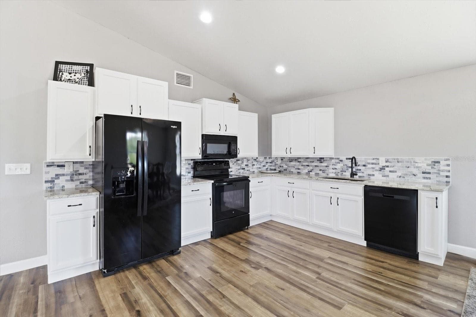 Single Family Residence at 9560 N PARKWOOD AVE, DUNNELLON, photo 14 of 50