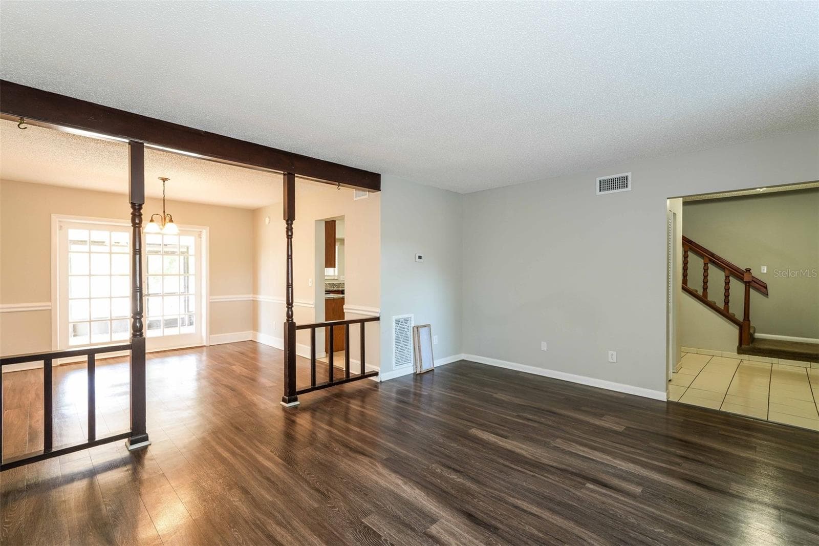 Single Family Residence at 8229 MALVERN CIR, TAMPA, photo 4 of 22