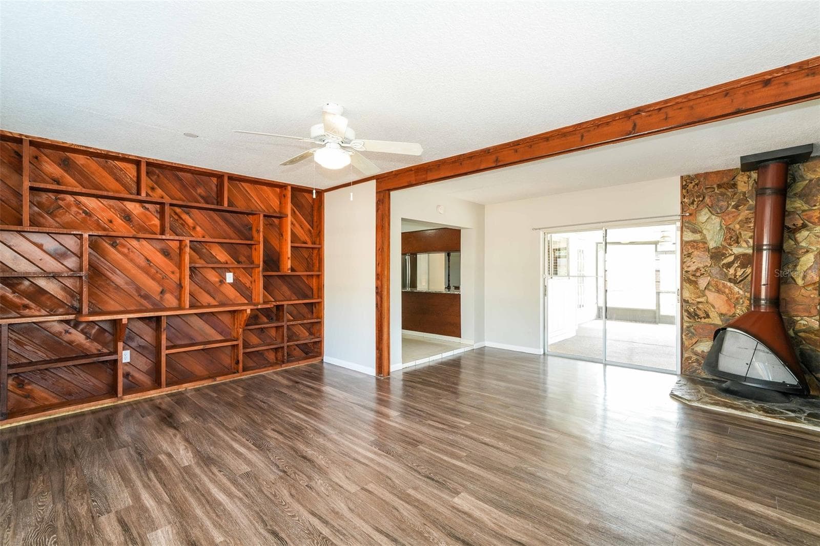 Single Family Residence at 8229 MALVERN CIR, TAMPA, photo 6 of 22
