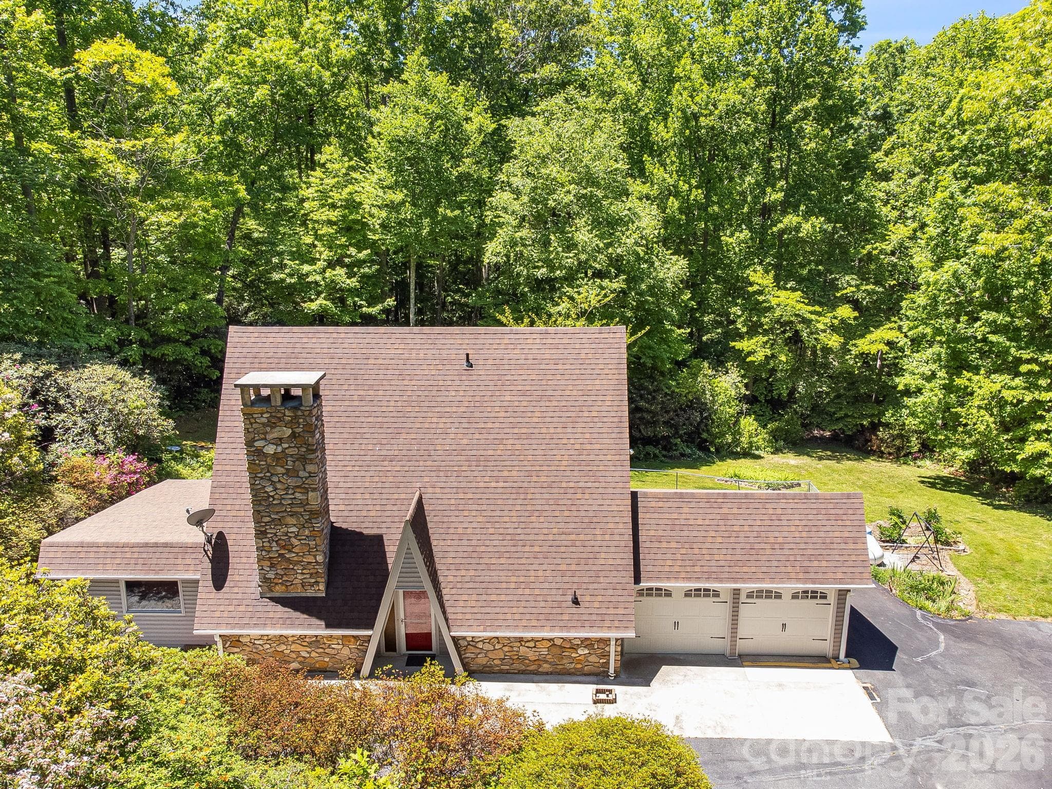 Single Family Residence at 45 Echo Hills Drive, Fairview, photo 2 of 26