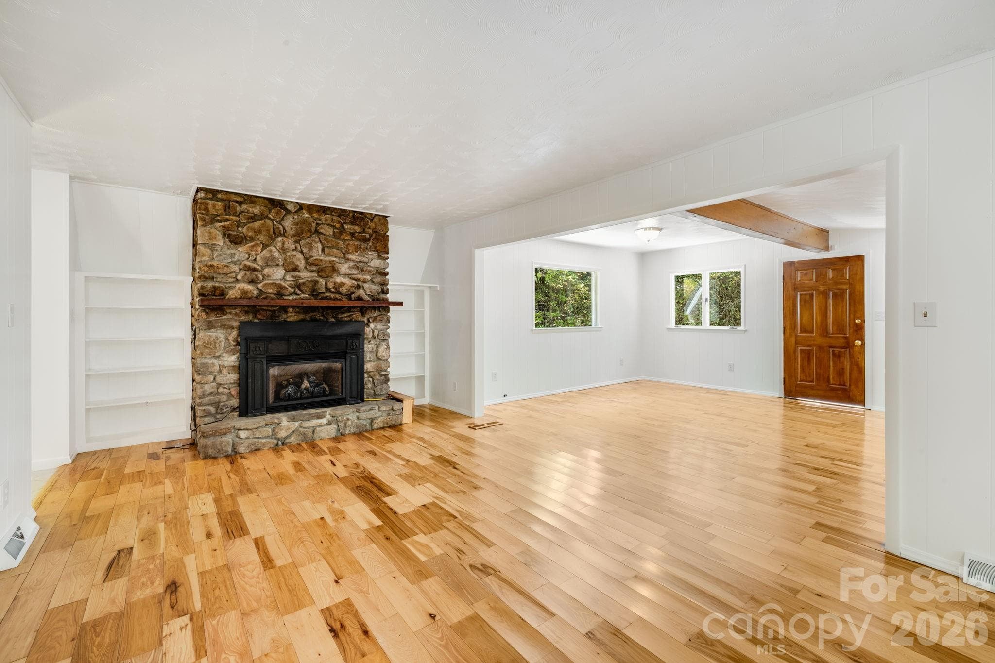 Single Family Residence at 45 Echo Hills Drive, Fairview, photo 3 of 26