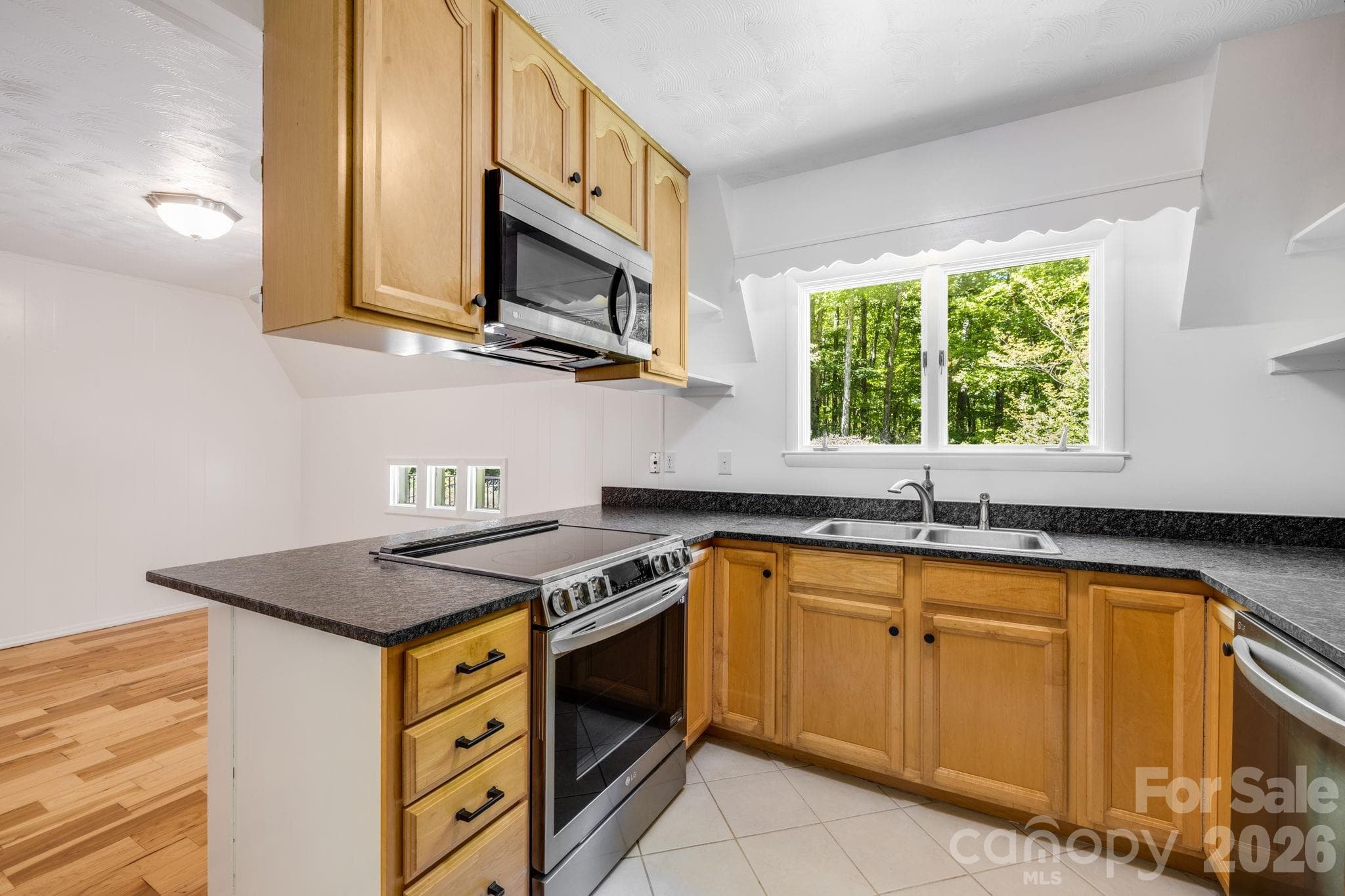 Single Family Residence at 45 Echo Hills Drive, Fairview, photo 10 of 26