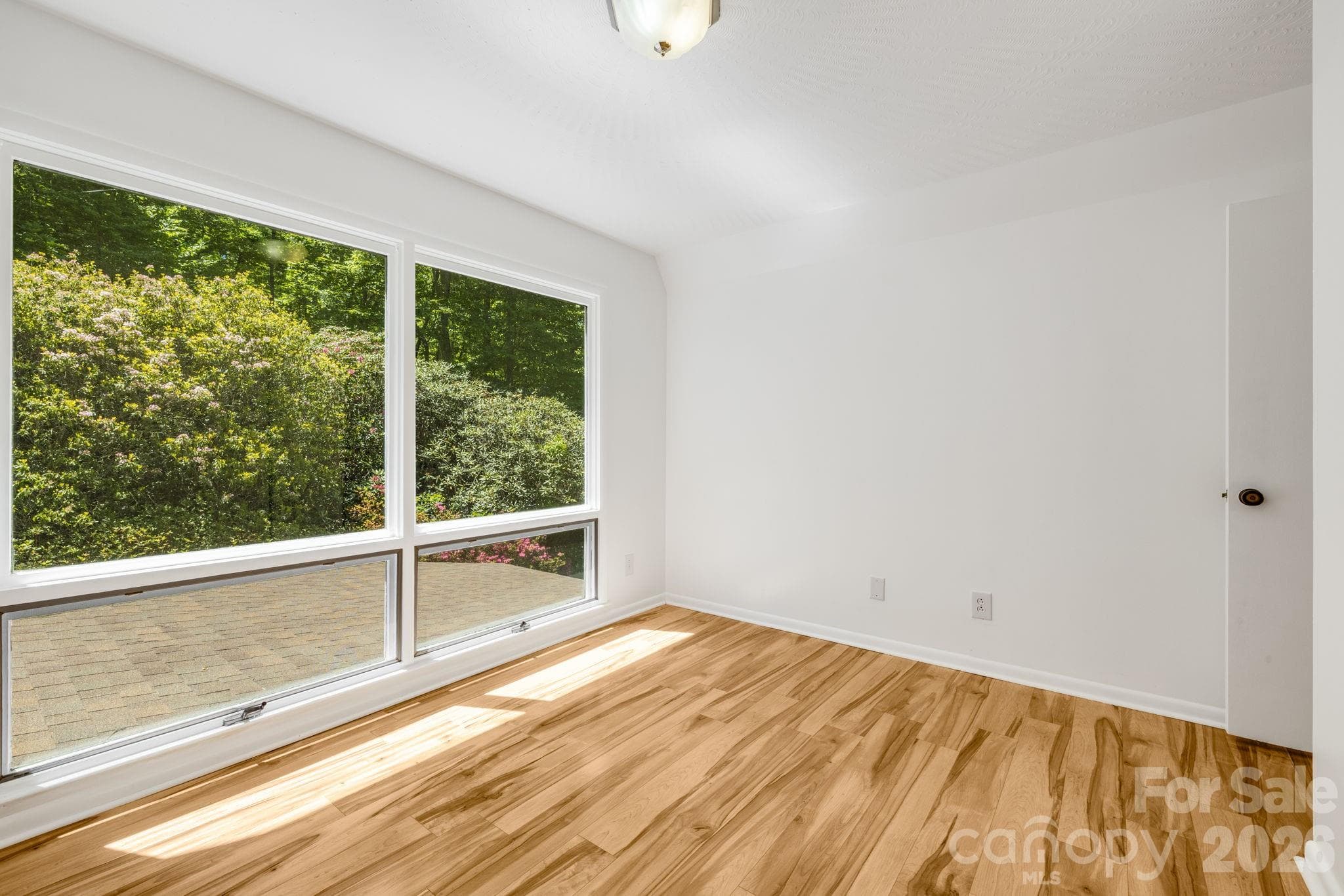 Single Family Residence at 45 Echo Hills Drive, Fairview, photo 14 of 26