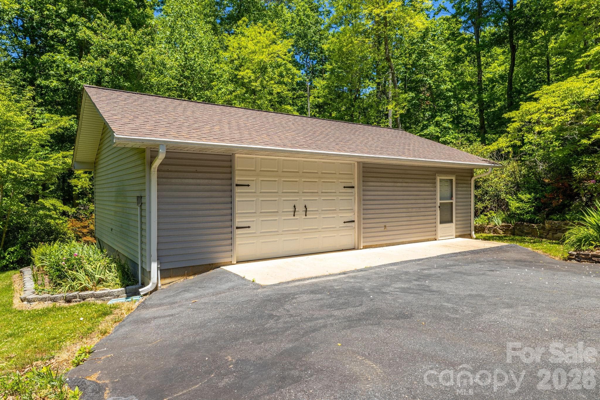 Single Family Residence at 45 Echo Hills Drive, Fairview, photo 23 of 26