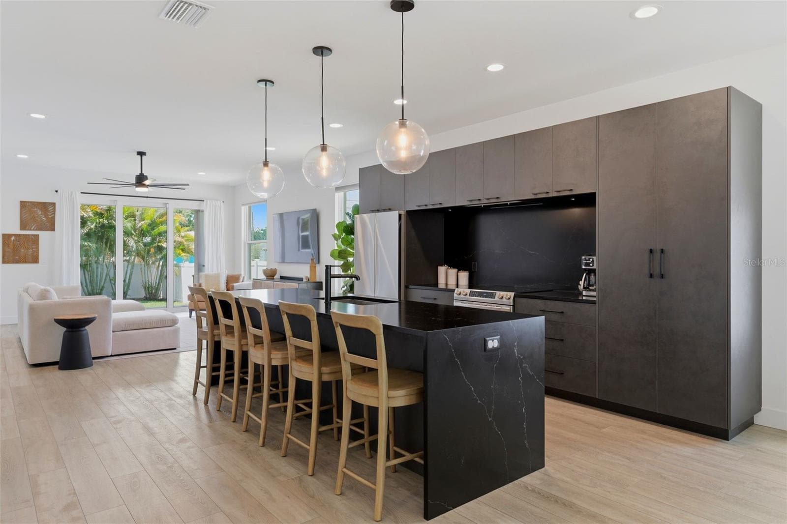 Single Family Residence at 5160 DARTMOUTH AVE N, ST PETERSBURG, photo 2 of 59