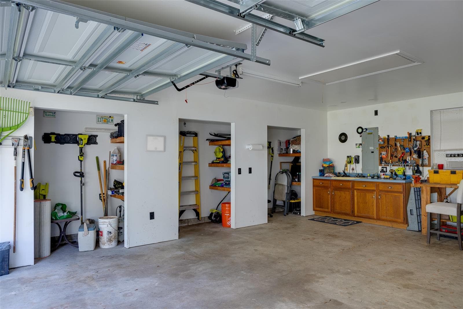 2 Car Garage - 39 WOOD RIDGE DR, OCALA