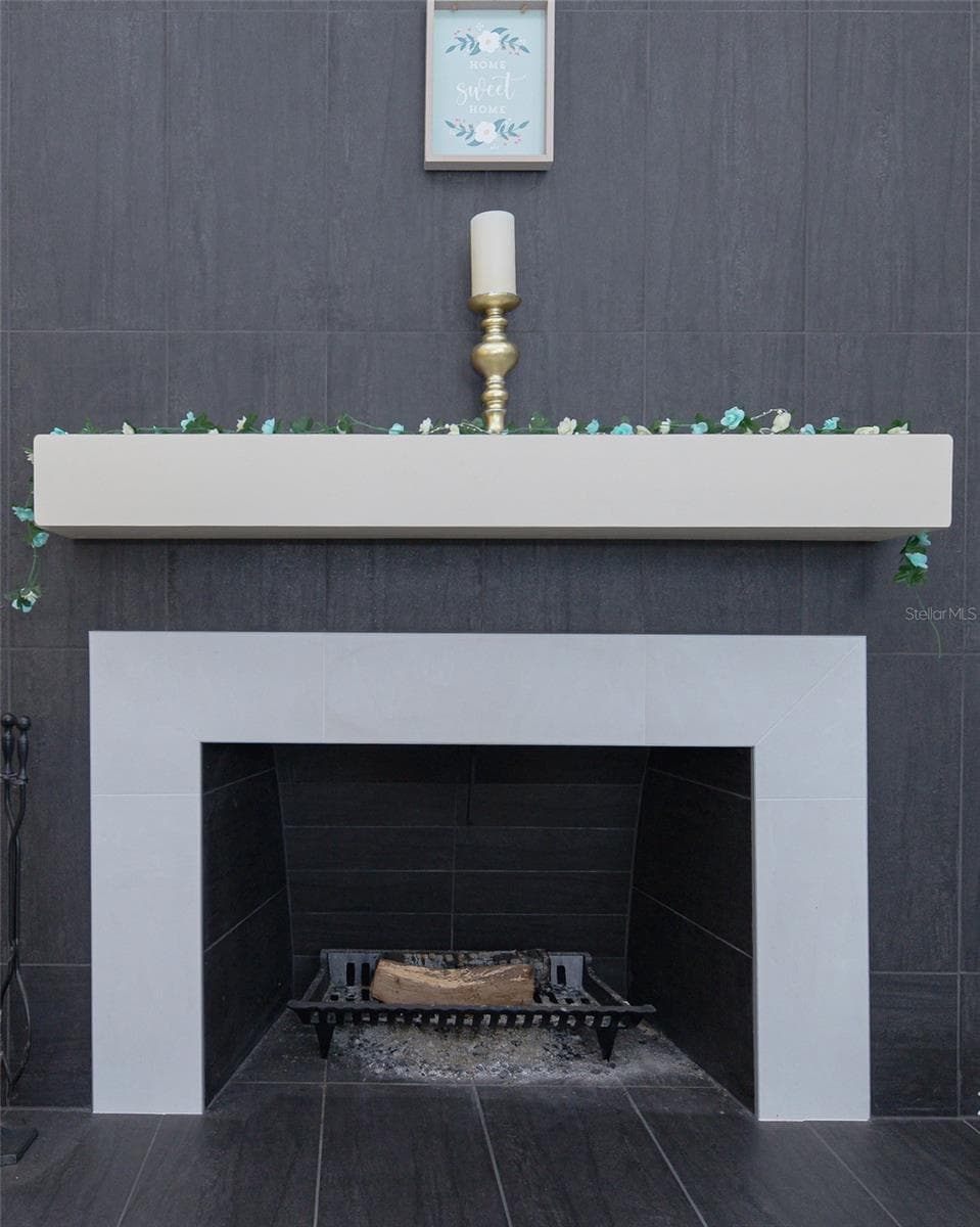 Great Room Fireplace - 39 WOOD RIDGE DR, OCALA