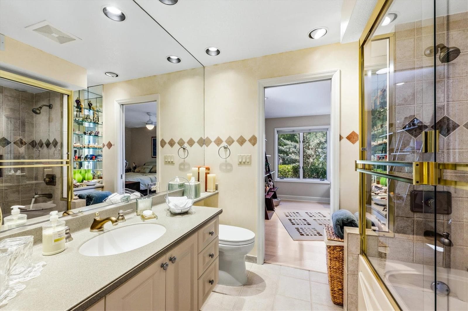Jack & Jill Bath on 1st floor - 750 N MANASOTA KEY RD, ENGLEWOOD