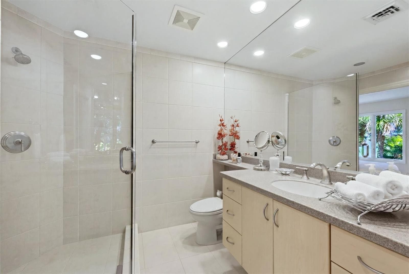 Secondary Master Suite Bath - 750 N MANASOTA KEY RD, ENGLEWOOD