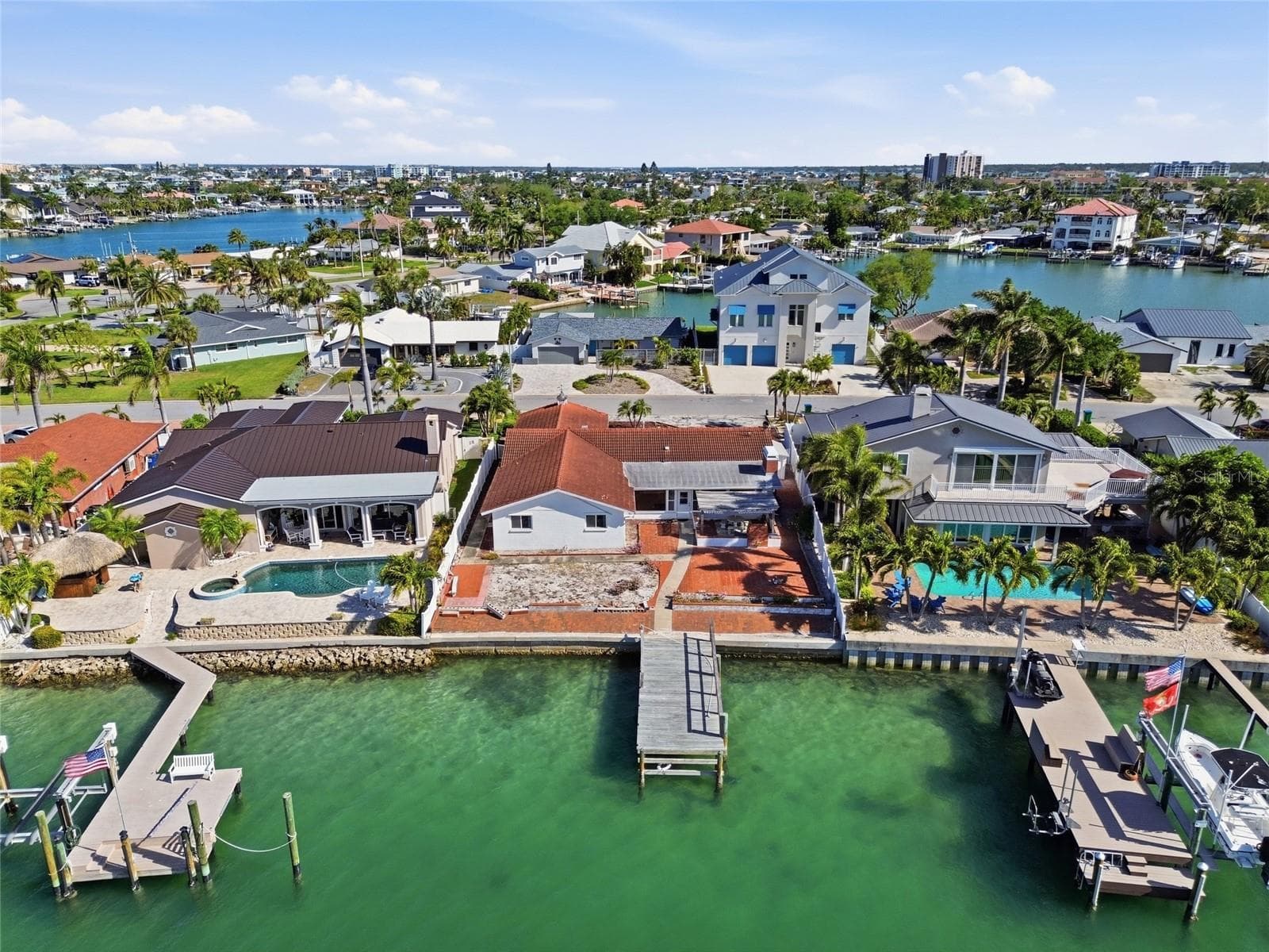 4 BELLEVUE DR