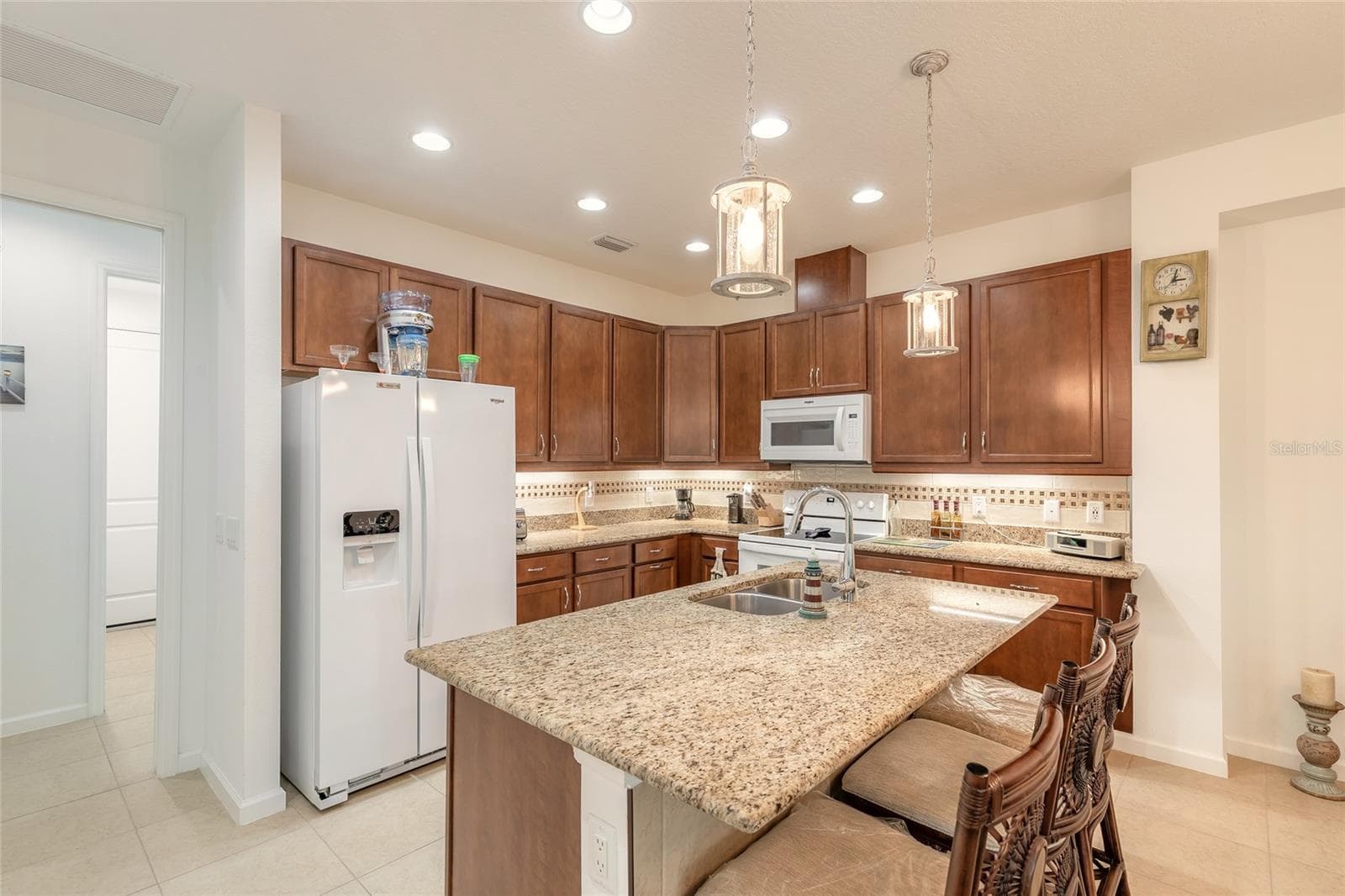 42" cabinets & custom tile back splash - 230 SAND BAR LN, DAYTONA BEACH
