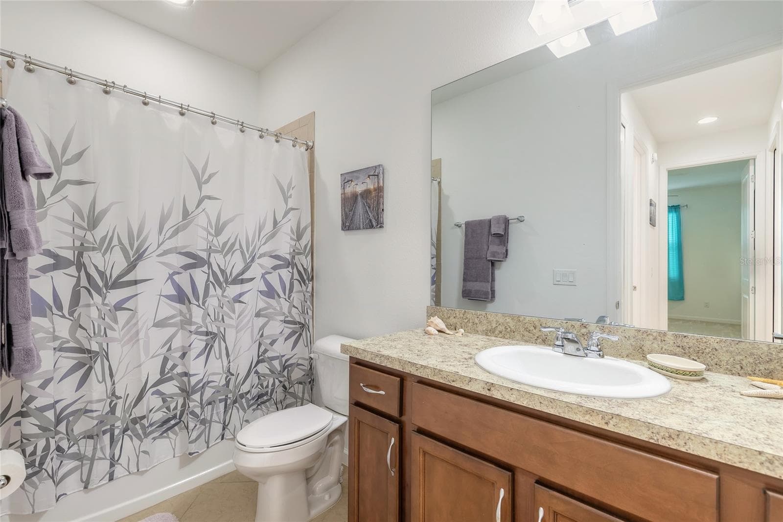 Guest bathroom with tub/shower - 230 SAND BAR LN, DAYTONA BEACH