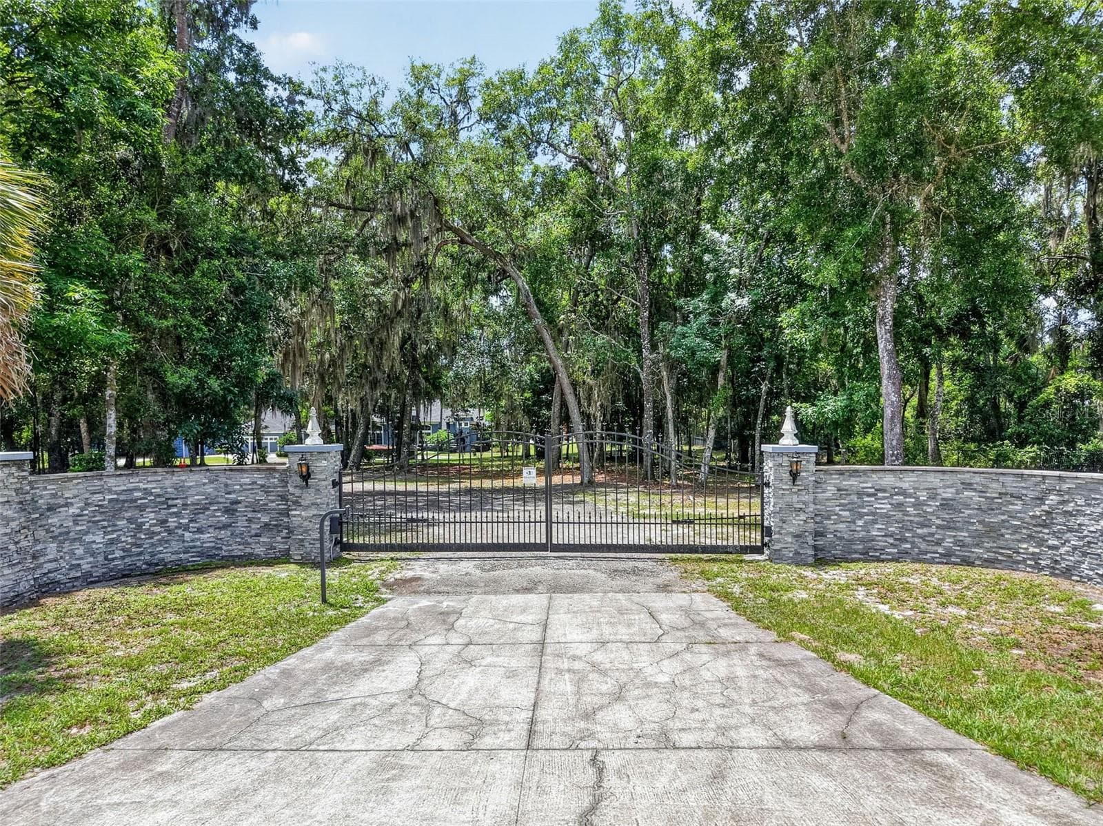 Single Family Residence at 2110 HIGHLAND PARK RD, DELAND, photo 8 of 82