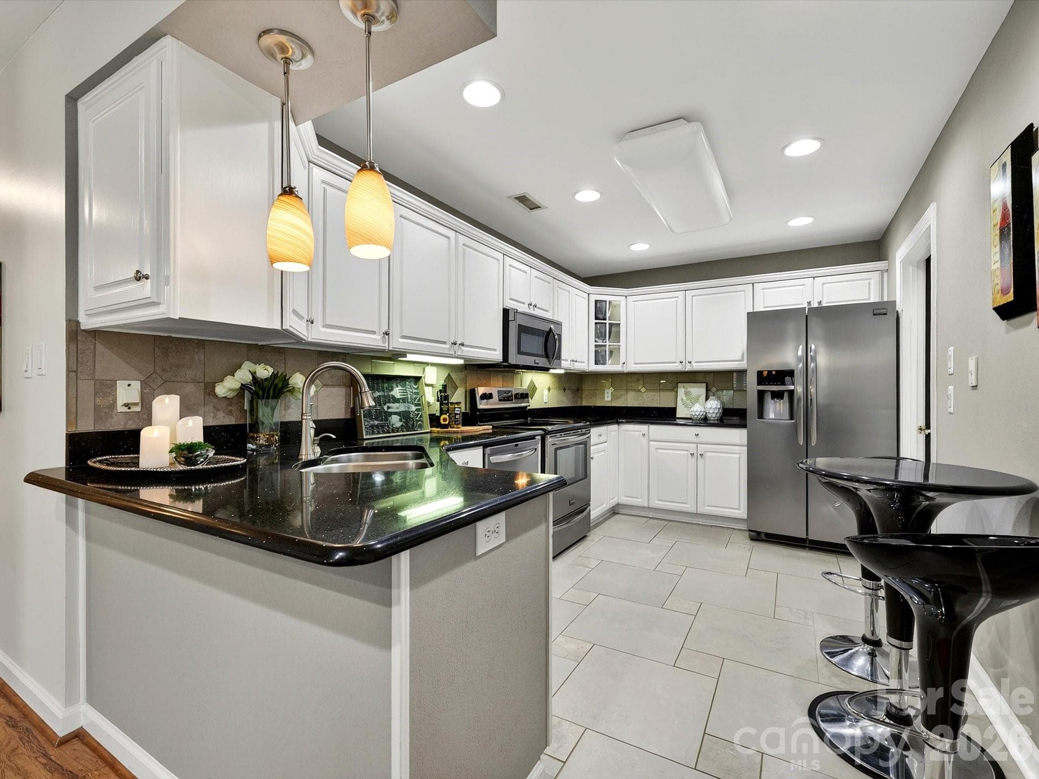 Condominium at 7444 Hurstbourne Green Drive, Charlotte, photo 12 of 24