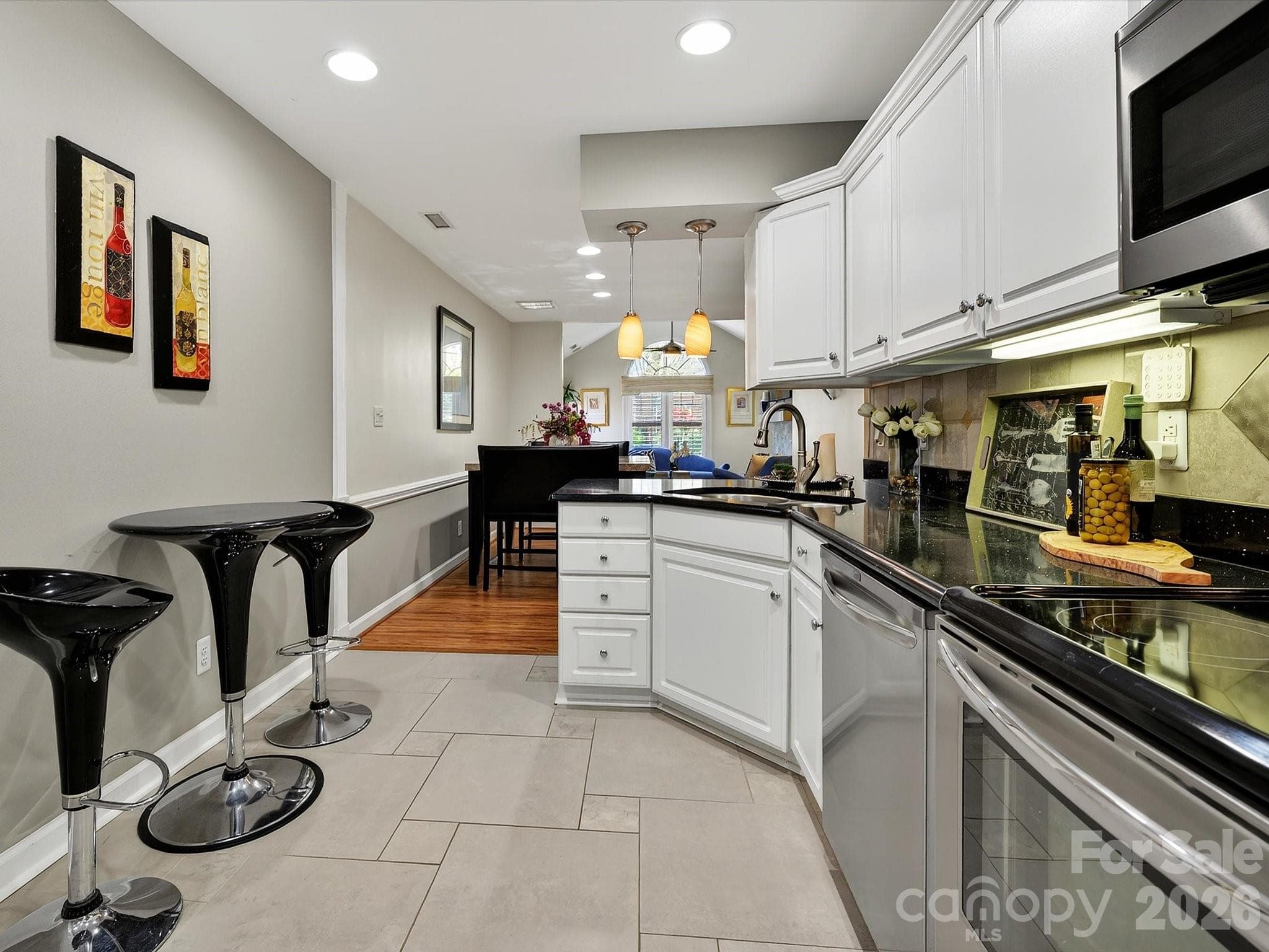 Condominium at 7444 Hurstbourne Green Drive, Charlotte, photo 14 of 24