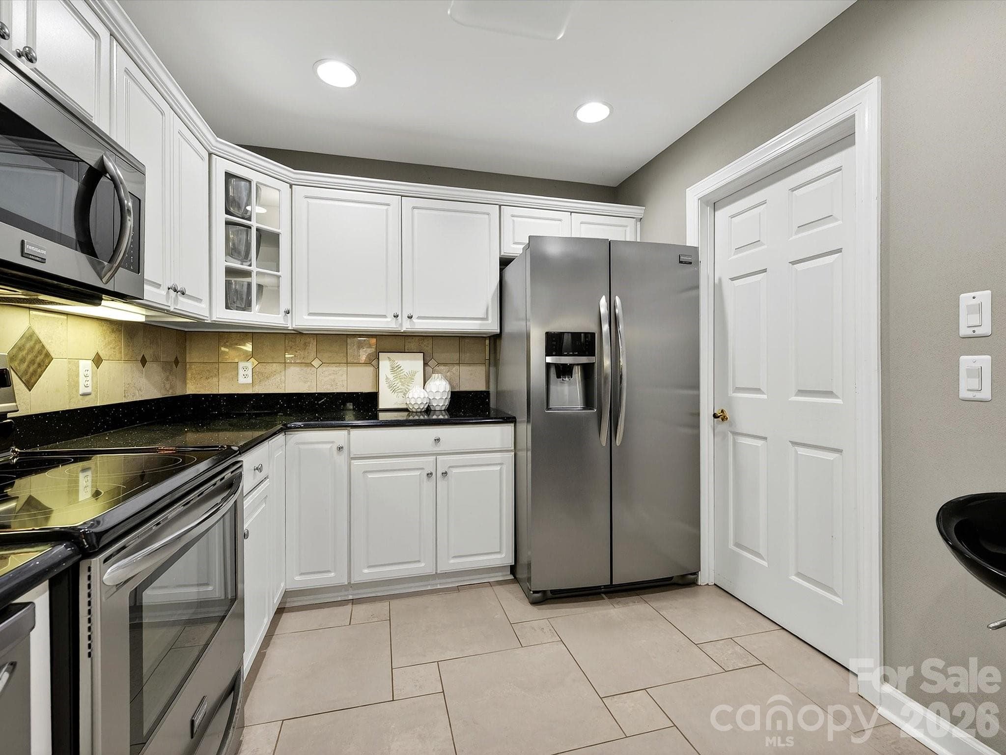 Condominium at 7444 Hurstbourne Green Drive, Charlotte, photo 15 of 24