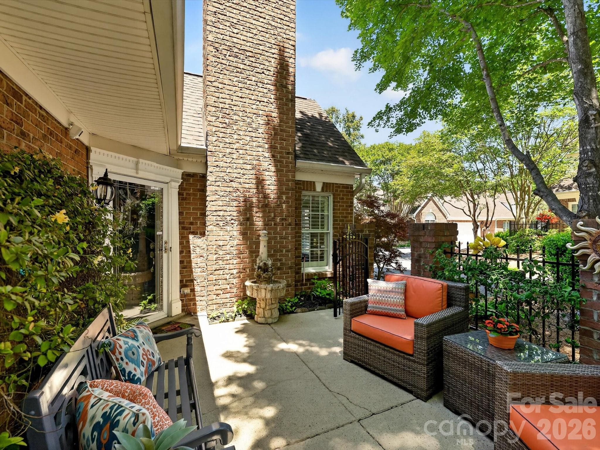 Condominium at 7444 Hurstbourne Green Drive, Charlotte, photo 5 of 24