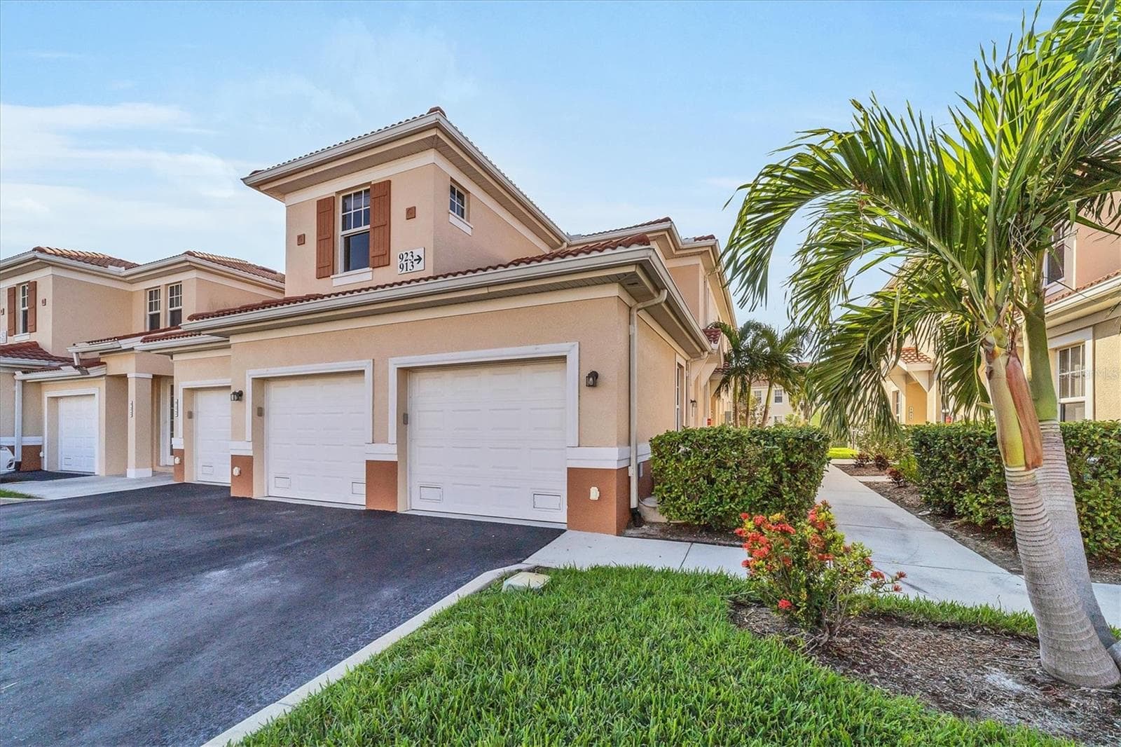 240 W END DR #923