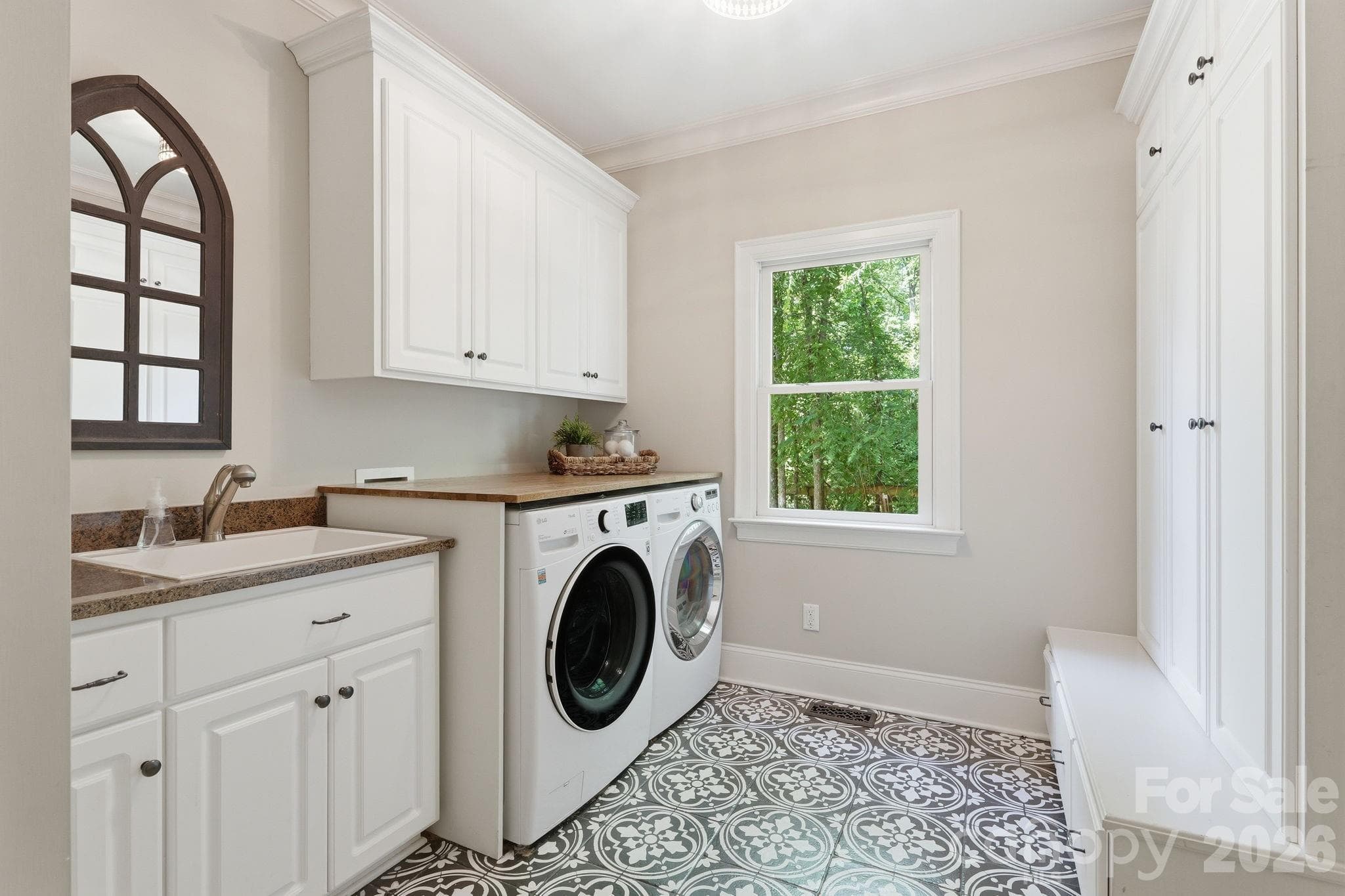 Main level laundry - 235 Grey Road, Davidson