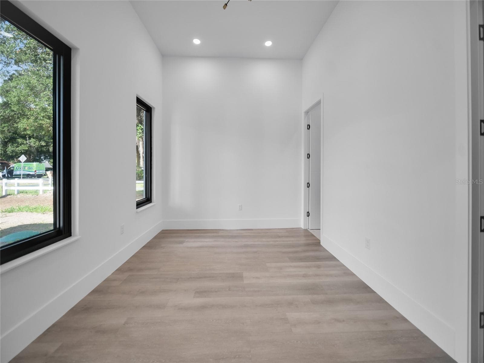 Secondary bedroom with modern finishes - 11241 OSWALT RD, CLERMONT
