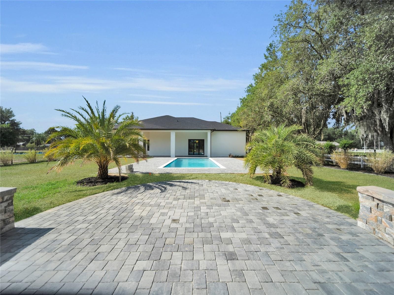Outdoor entertaining area overlooking pool - 11241 OSWALT RD, CLERMONT