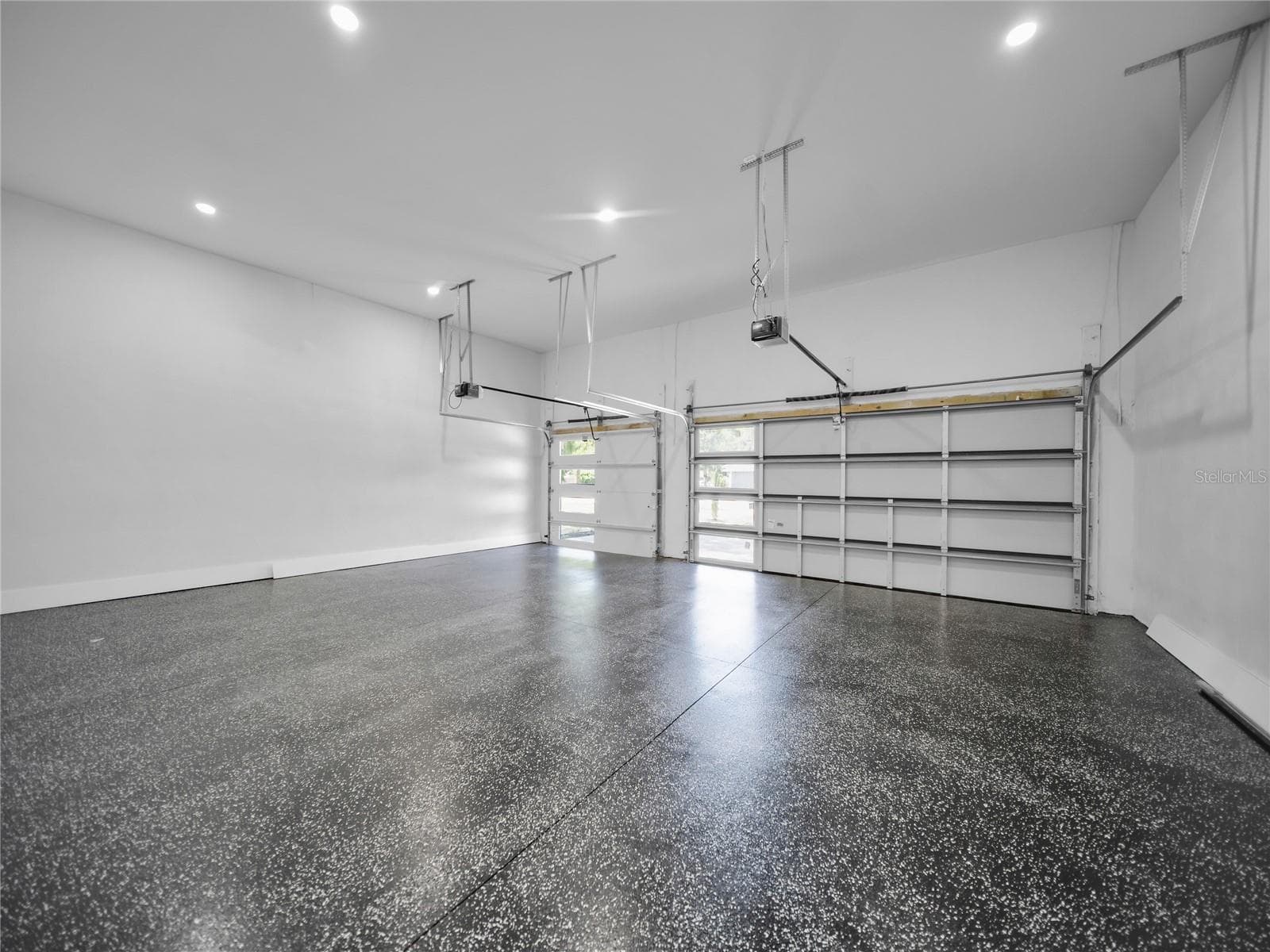 Oversized three-car garage - 11241 OSWALT RD, CLERMONT