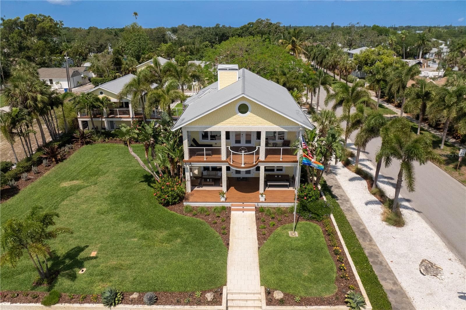 1803 BEACH DR SE